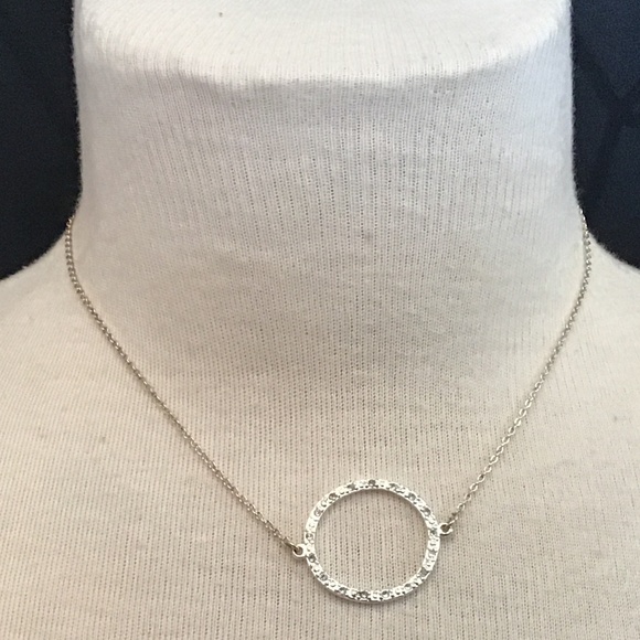 NWT Daisy Fuentes Beaded Open Circle Necklace - Picture 3 of 8